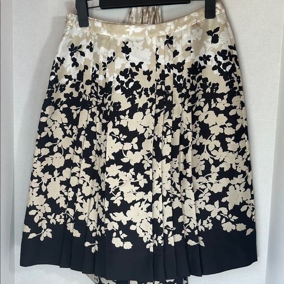 Ann Taylor petite floral silk skirt size 4p - Picture 4 of 6